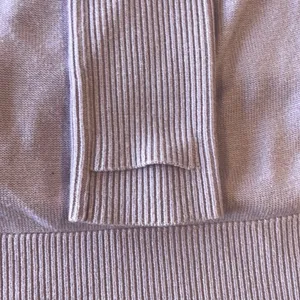 Lululemon Very comfy, sweater with back opening! Lavender, Size 4 thumbnail 4