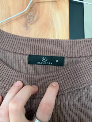 Brand new never worn oversized sweater Brown thumbnail 2
