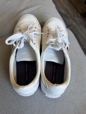Tommy Hilfiger White Sneakers with Navy and Red Stripes thumbnail 2