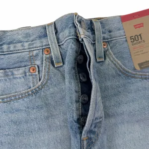 New Levi’s 501 Original High Rise Light Wash Denim Shorts Raw Hem Size 26 thumbnail 2
