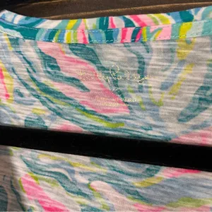 Lilly Pulitzer Etta V-neck Tee Women Size XS One in a Melon Print V-neck Beach thumbnail 3