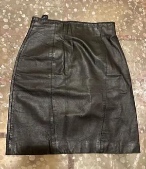 Black Faux Leather Pencil Skirt - Classic Tailored Style thumbnail 1