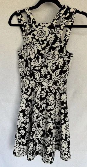 B. Darlin Black Cream Damask Floral Fit & Flare Dress Juniors 1/2 thumbnail 1