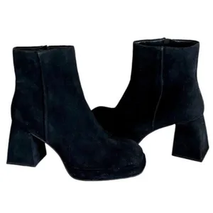 STEVE MADDEN Treasure Black Suede Platform Square Toe &  Heel Booties Size 9.5 thumbnail 2