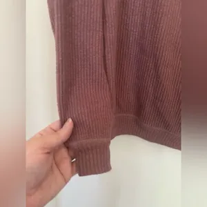 Abercrombie & Fitch Ribbed Off Shoulder Sweater Size XS Mauve thumbnail 7