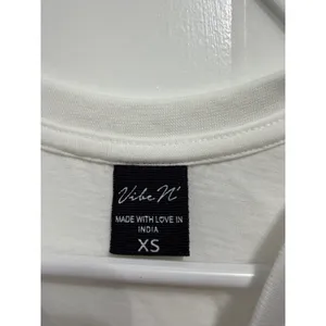 Vibe N White Be Kind To‎ Your Mother Earth Daisy Embroidered Crop Tee Shirt XS thumbnail 4