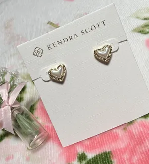 Kendra Scott Ari Heart Gold Stud Earrings in Ivory Mother-of-Pearl thumbnail 1