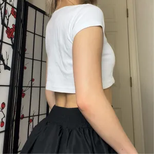 Brandy Melville | White Ashlyn Notched V-Neck Short-Sleeve Crop-Top Shirt thumbnail 4