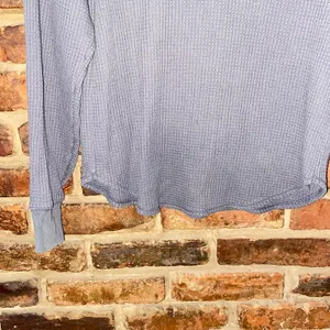 UniQlo Dark Charcoal Gray Waffle Knit Long Sleeve Crew Neck T-Shirt Women's XS thumbnail 3