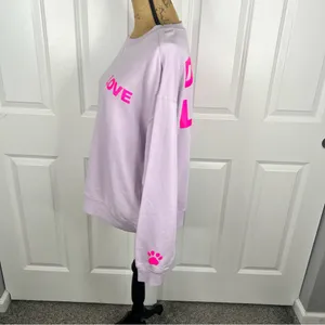 Sz L Wildfox Lavender “Dogs Love Me” Graphic Crewneck Sweatshirt NWT $108 MSRP thumbnail 6