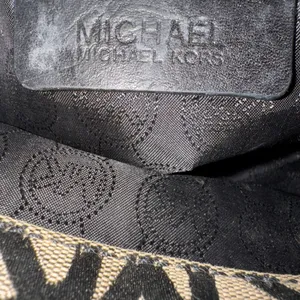 Michael Kors Large Jet Set Tote thumbnail 9