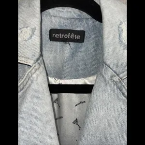 Revolve Retrofête Vivienne‎ Denim Distressed Preppy Designer Jacket SMALL thumbnail 4