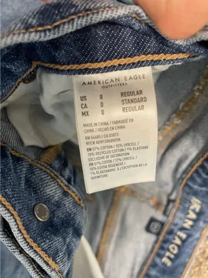 American Eagle High-Waisted Jeans thumbnail 3