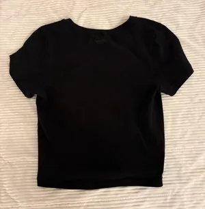 Black tee thumbnail 2
