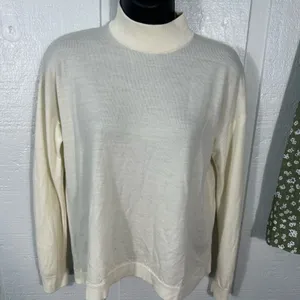 Uniqlo Crew Neck Wool Off White Sweater Size Medium EUC thumbnail 3