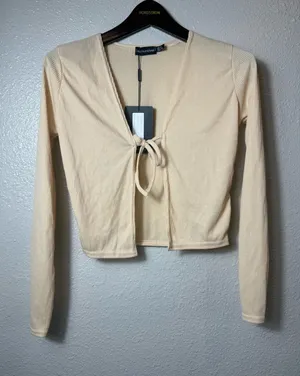 Nwt PrettyLittleThing Beige Ribbed Tie-Front Crop Top‎ Size 2 thumbnail 1