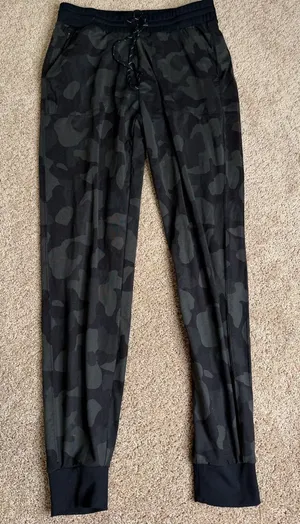 Zella Nordstrom Live‎ In Joggers Camo Size XS thumbnail 1