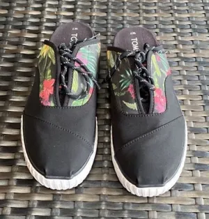 Toms shoes women’s size 7 thumbnail 1