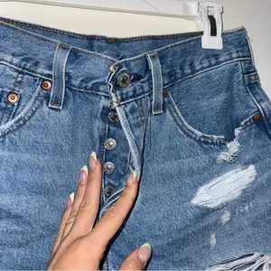 Levi's 501 Light Wash Distressed Denim Jean Shorts 27 thumbnail 3