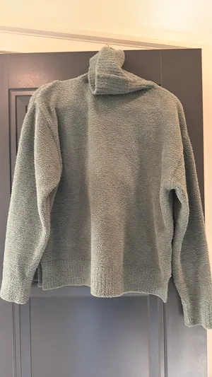 UGG Women’s sweater thumbnail 3