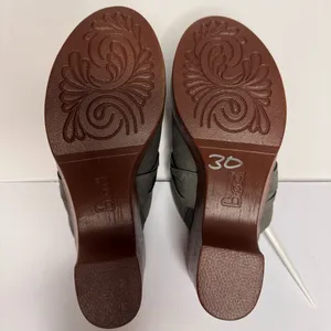 BOC BORN CONCEPT Clogs Sz‎ 7M Grey Faux Suede Block Heel Slip On Shoes thumbnail 11