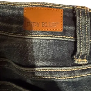 Judy Blue Women’s Distressed Skinny Jeans Raw Hem Stretch Denim Size 29 thumbnail 5