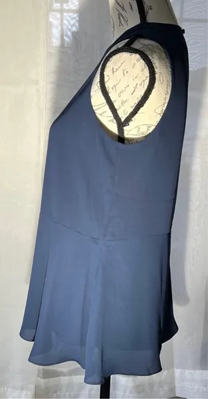 Uniqlo women’s top small  thumbnail 4