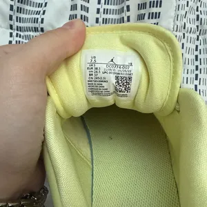 Nike Air Jordan thumbnail 2