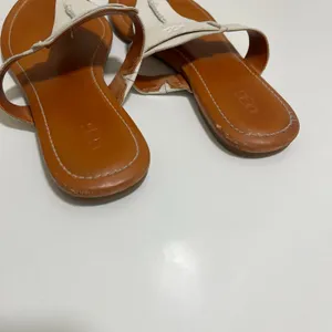 UGG Women's Gaila Slip‎ On Sandal Size 9 thumbnail 7