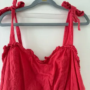 NSR Red Sleeveless Sweetheart Neckline Midi Dress with Tie Straps size XSmall thumbnail 3