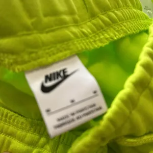 NWT NIKE WOMEN'S ESSENTIAL FLEECE SHORT ATOMIC GREEN Medium Pull On thumbnail 5