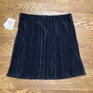 LulaRoe Samantha Plisse pull on Mini skirt size Large Black thumbnail 7