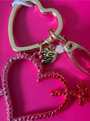 Betsey Johnson Hot Pink Heart Arrow Key & Card Holder Charm with Gold Accents thumbnail 6