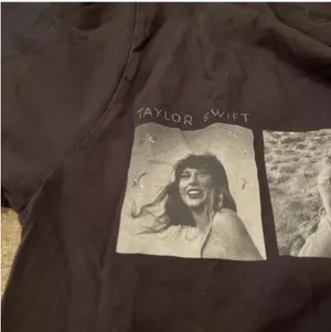 Taylor Swift 1989 OFFICIAL MERCH TSHIRT Poloroid thumbnail 2