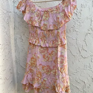 Astr floral print ruffle off- shoulder mini dress smocked bodice size M thumbnail 3