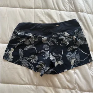 Athleta Women’s Shorts Blue size L thumbnail 2