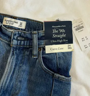 Abercrombie Curve Love 90’s Straight Jean thumbnail 5