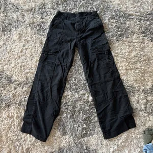 American Eagle Wide-Leg Black Cargo Pants thumbnail 2