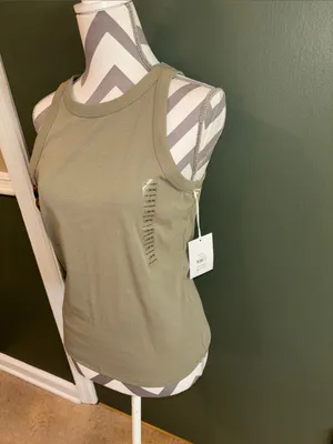 Sleeveless High-Neck Tank Top in Olive thumbnail 2