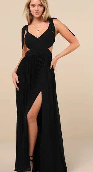 NWT Lulu's Black Pleated Halter Maxi Dress thumbnail 1