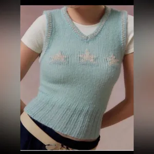 Kimchi Blue sweater vest in size small thumbnail 2