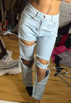 Adika Ripped Jeans thumbnail 4
