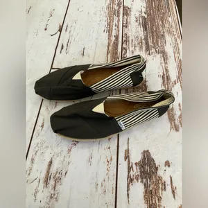 Nwot Toms‎ Distressed Black And Cream Stripped Espadrille Style Slip On Shoes thumbnail 6