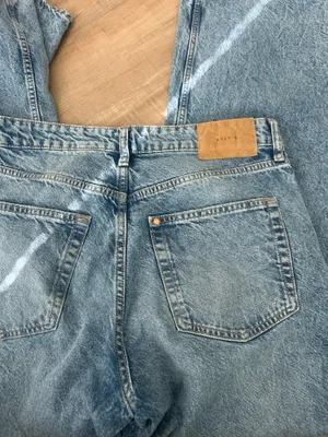 H&M Low-Rise Boyfriend Jeans thumbnail 4