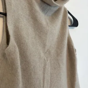 100% Cashmere Sleeveless Turtleneck Sweater Tank Top XS‎ Beige Oatmeal Capsule thumbnail 2