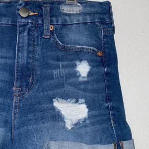 NWOT aeropostale high rise curvy 3” denim shorts thumbnail 2