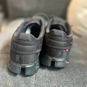 On Running woman’s Athletic Shoes Black Size 8 thumbnail 6