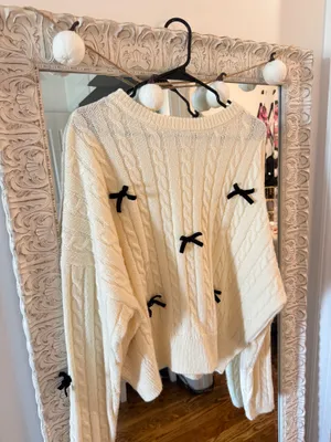 Boutique sweater  thumbnail 2