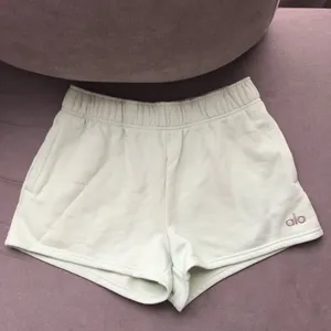 Alo Yoga Accolade Short Spearmint S thumbnail 6
