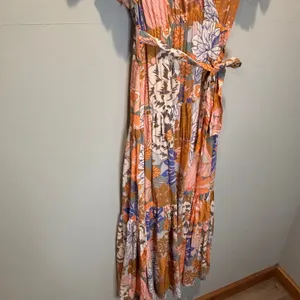 Petal + Pup Floral Print Short Sleeve Midi Dress - size XS thumbnail 3